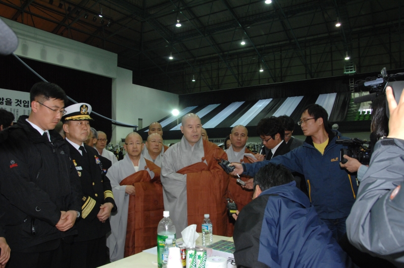 2010.04.27_천안함 2함대 조문 (86)